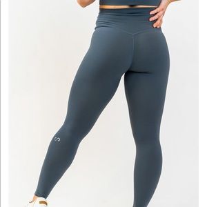 Curves and combat boots legging